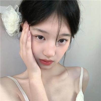穿盔甲的少女